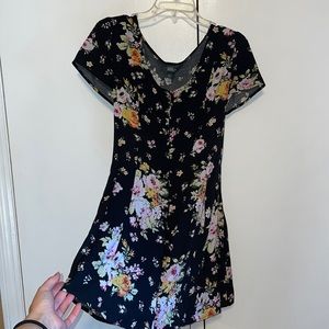 Never worn!! Floral dress with tie in back